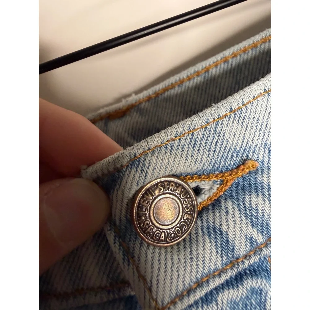 Vintage 90s Levis 550 Relaxed Fit Denim Shorts Light Wash Orange Tab Mens 36